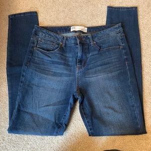 Dark Wash Jeans/Jegging